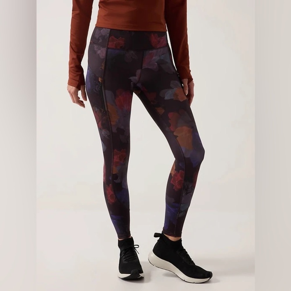 Athleta Rainer Printed Tight leggings Night Bloom Black